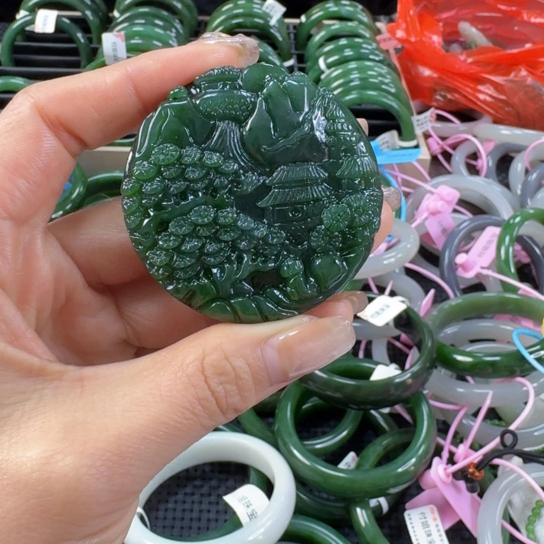 颈饰未镶嵌和田玉（碧玉）