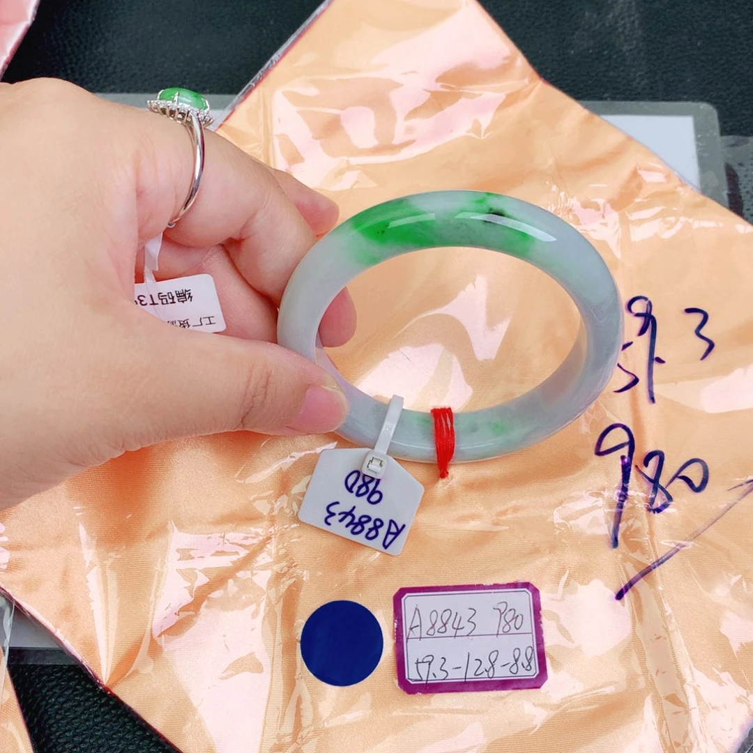 翡翠手镯未镶嵌缅甸翡翠