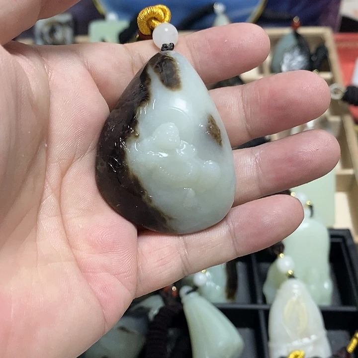 顺***2和田玉未镶嵌颈饰