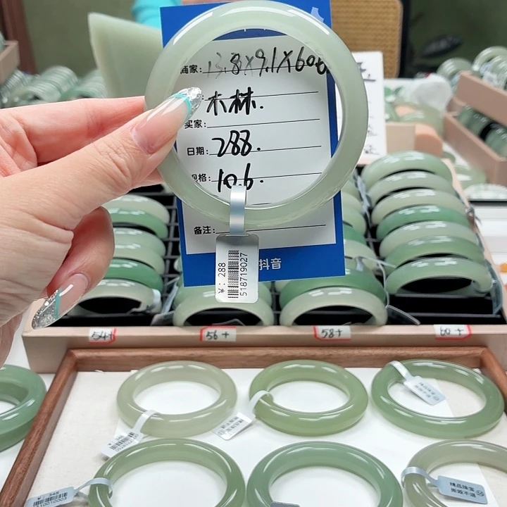 木***$石英质玉未镶嵌手镯