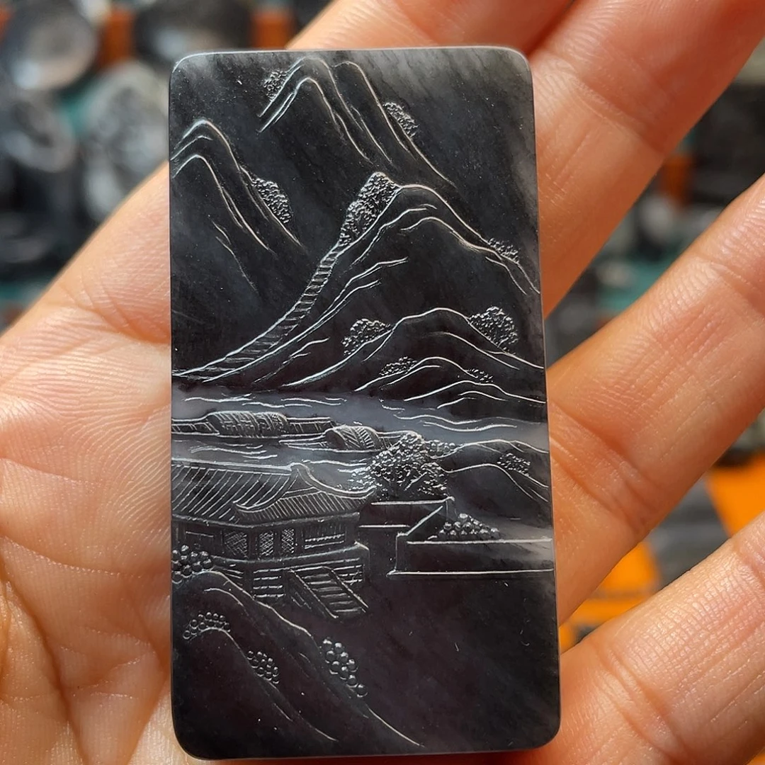 黑***石和田玉未镶嵌颈饰