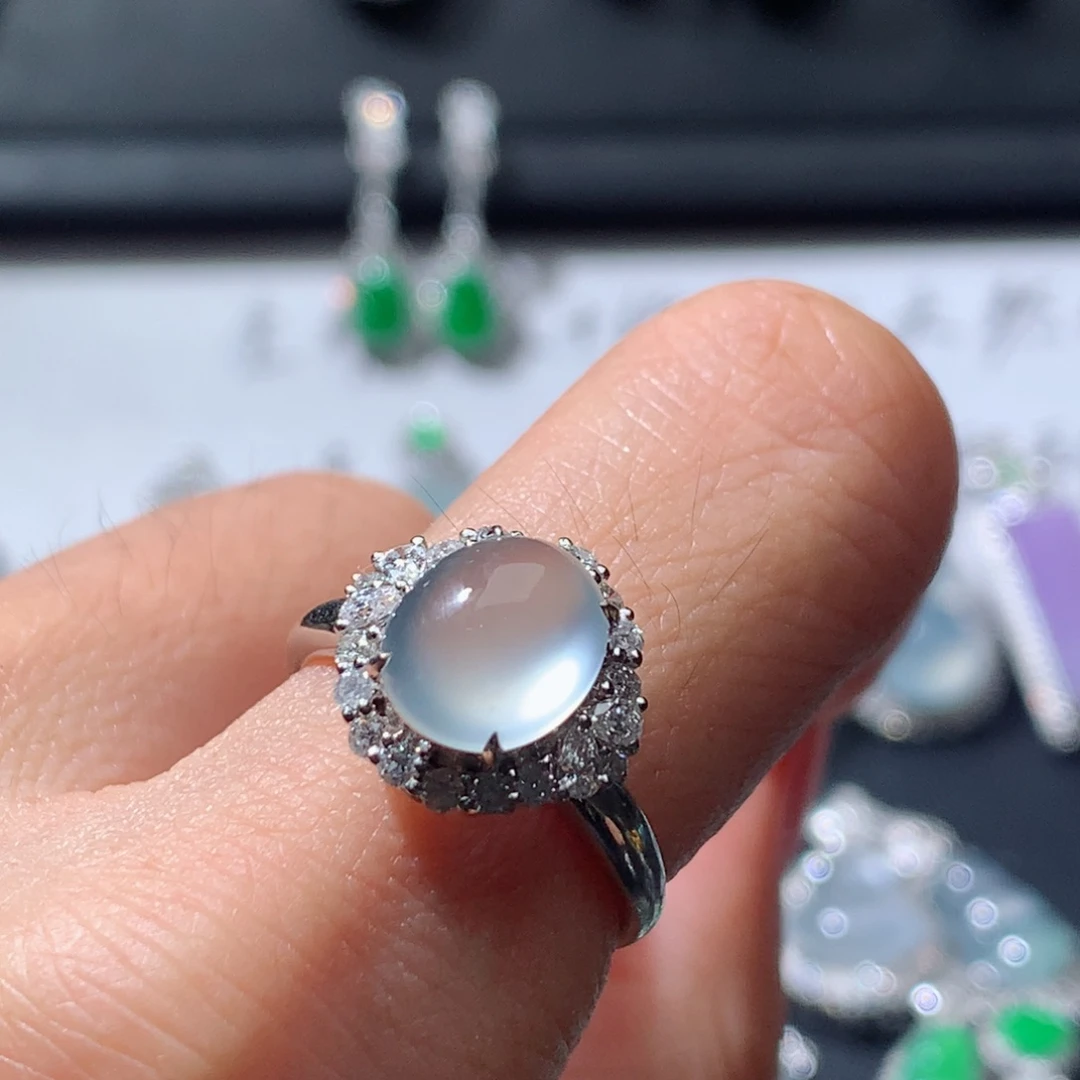 18K金镶嵌戒指翡翠