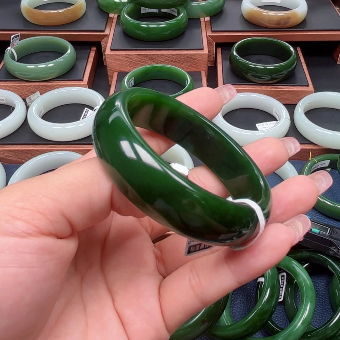 未镶嵌手镯和田玉（碧玉）