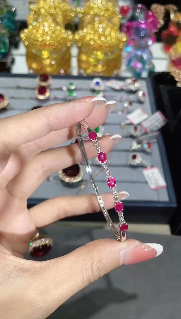 18K金镶嵌天然红宝石手镯