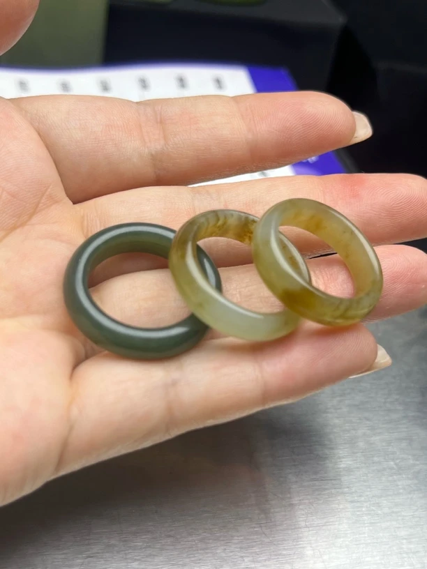 和田玉且末糖料，戒圈，多样性发货，拍一发一