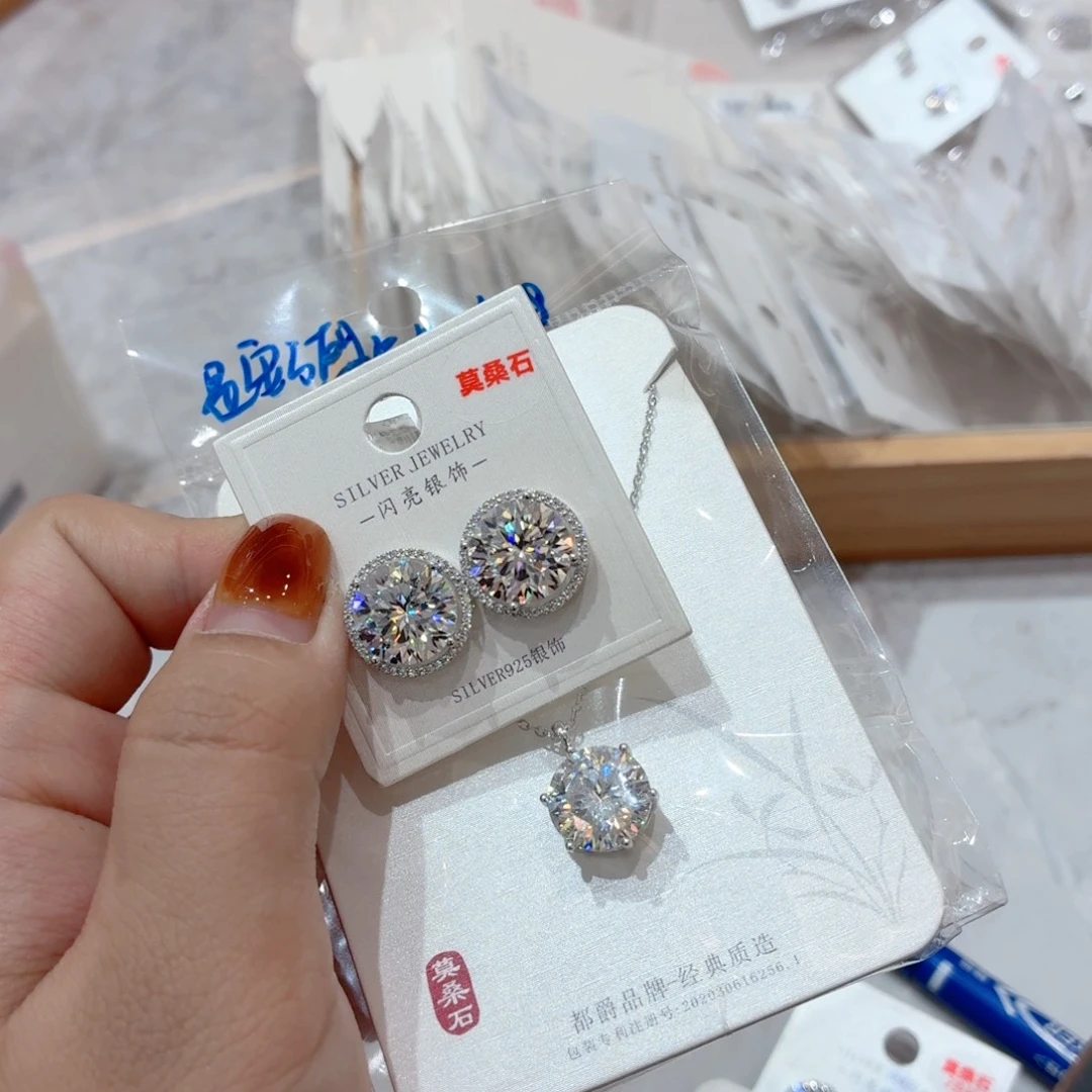 是***龟合成碳硅石925银项链