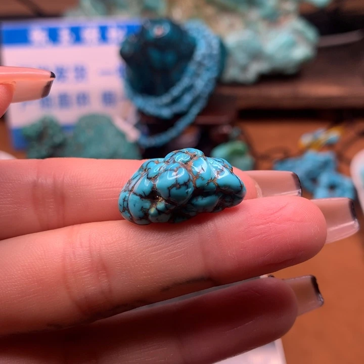 绿松石原矿足铂镶嵌以***。