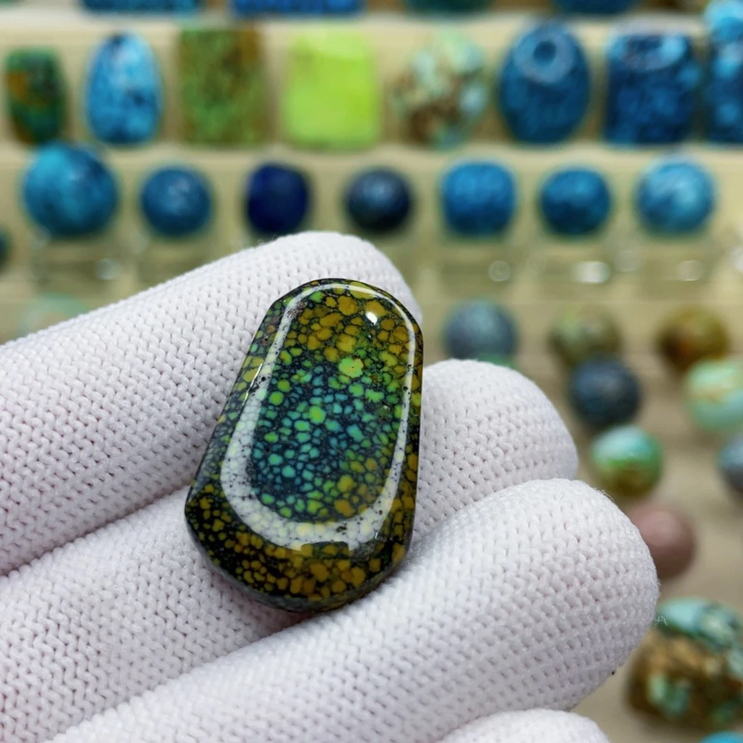 未镶嵌绿松石颈饰