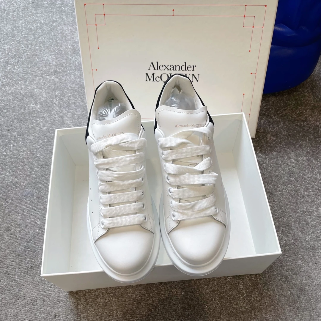 99新 Alexander McQueen/亚历山大·麦昆 小牛皮黑尾小白鞋/鞋码38