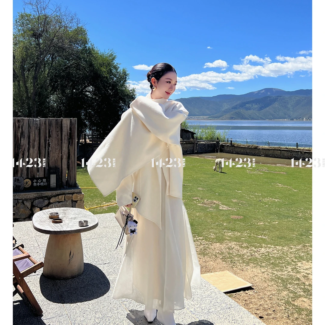 1423【雾漫云月】不规则领型剪裁绵羊毛混纺舒适柔软时尚短款大衣