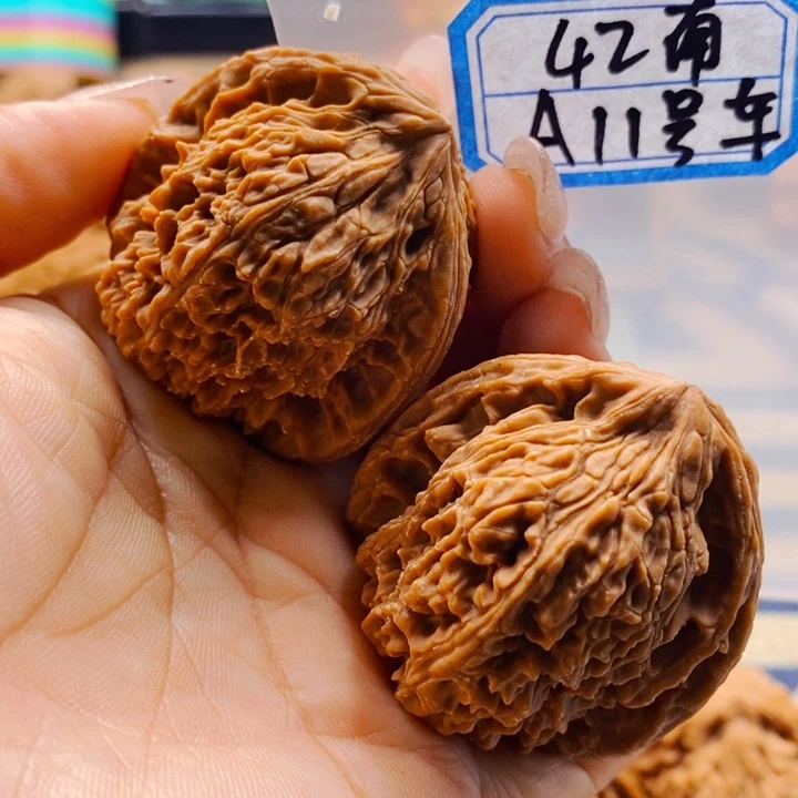 文玩核桃把件南江石