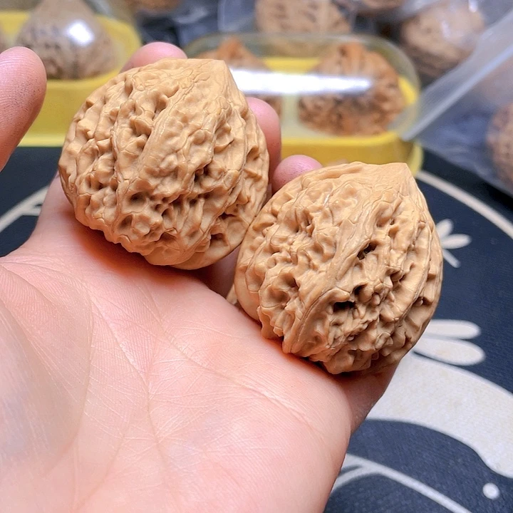 文玩核桃吊坠赤龙鸡心