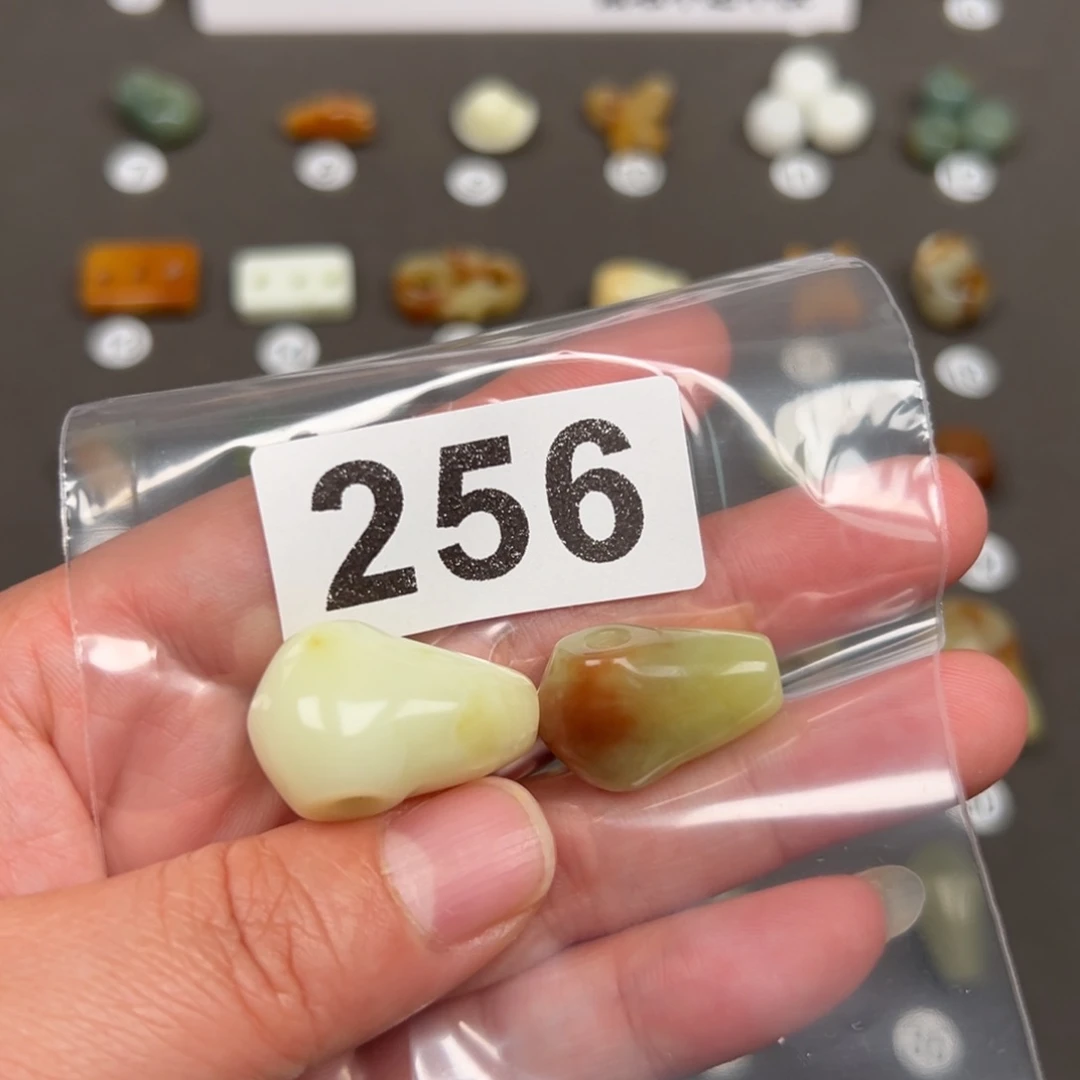 未镶嵌蛇纹石玉颈饰披****蓉微瑕不退不换