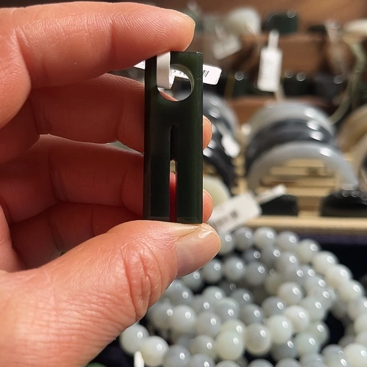 和田玉未镶嵌颈饰新疆和田玉黑青籽仿古刀币