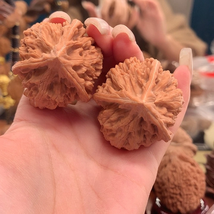 文玩核桃吊坠40 文山三棱全品