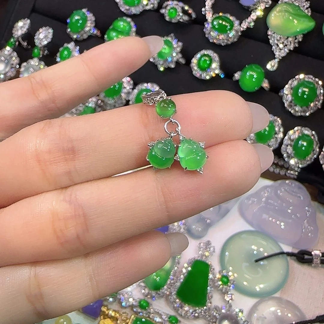 翡翠18K金镶嵌戒指