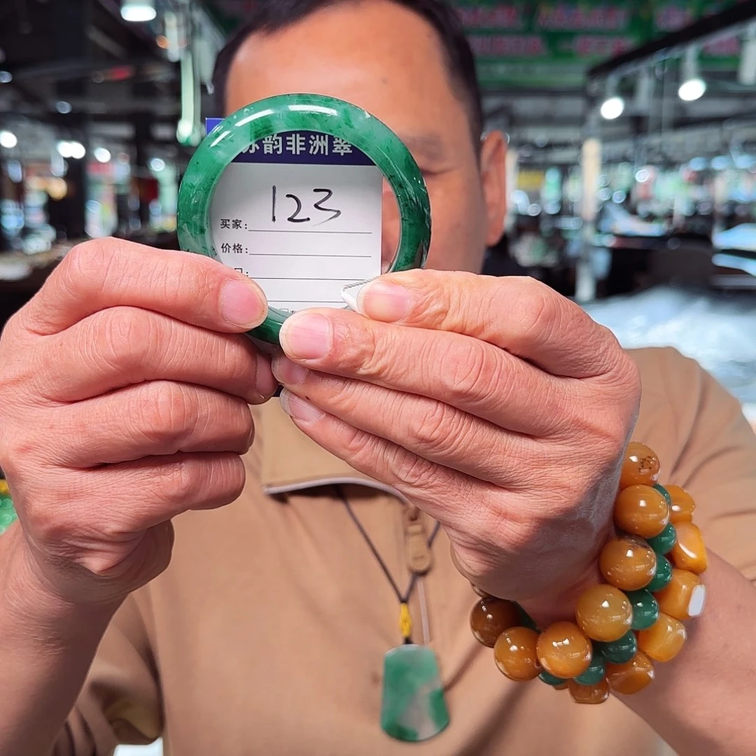 石英质玉（非洲翠）未镶嵌手镯58+
