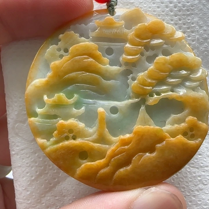 翡翠颈饰未镶嵌山水