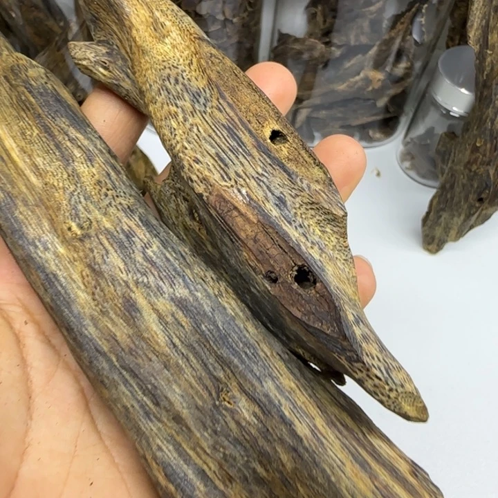 坊***主香榧木奇楠天然虫漏66克