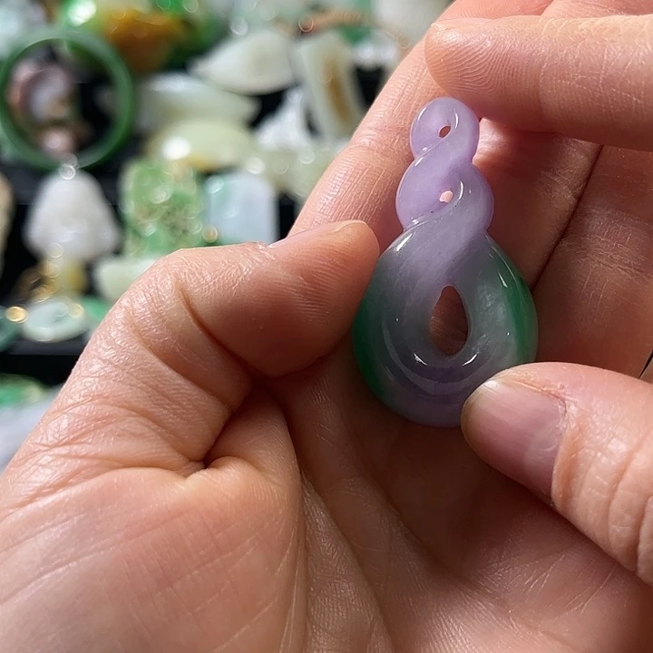 翡翠未镶嵌颈饰翡翠未镶嵌颈饰