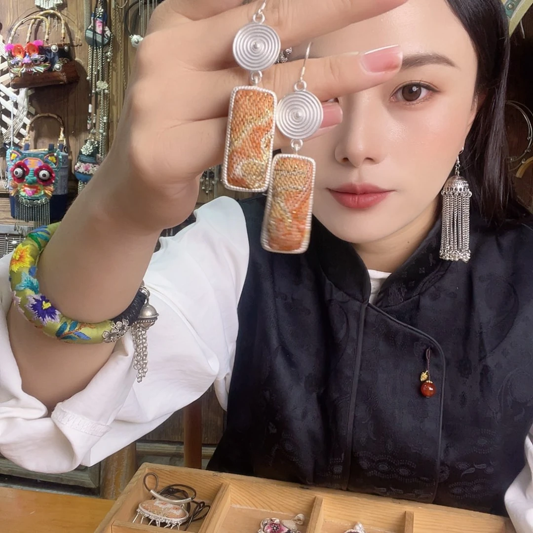 花岗石铁合金耳环