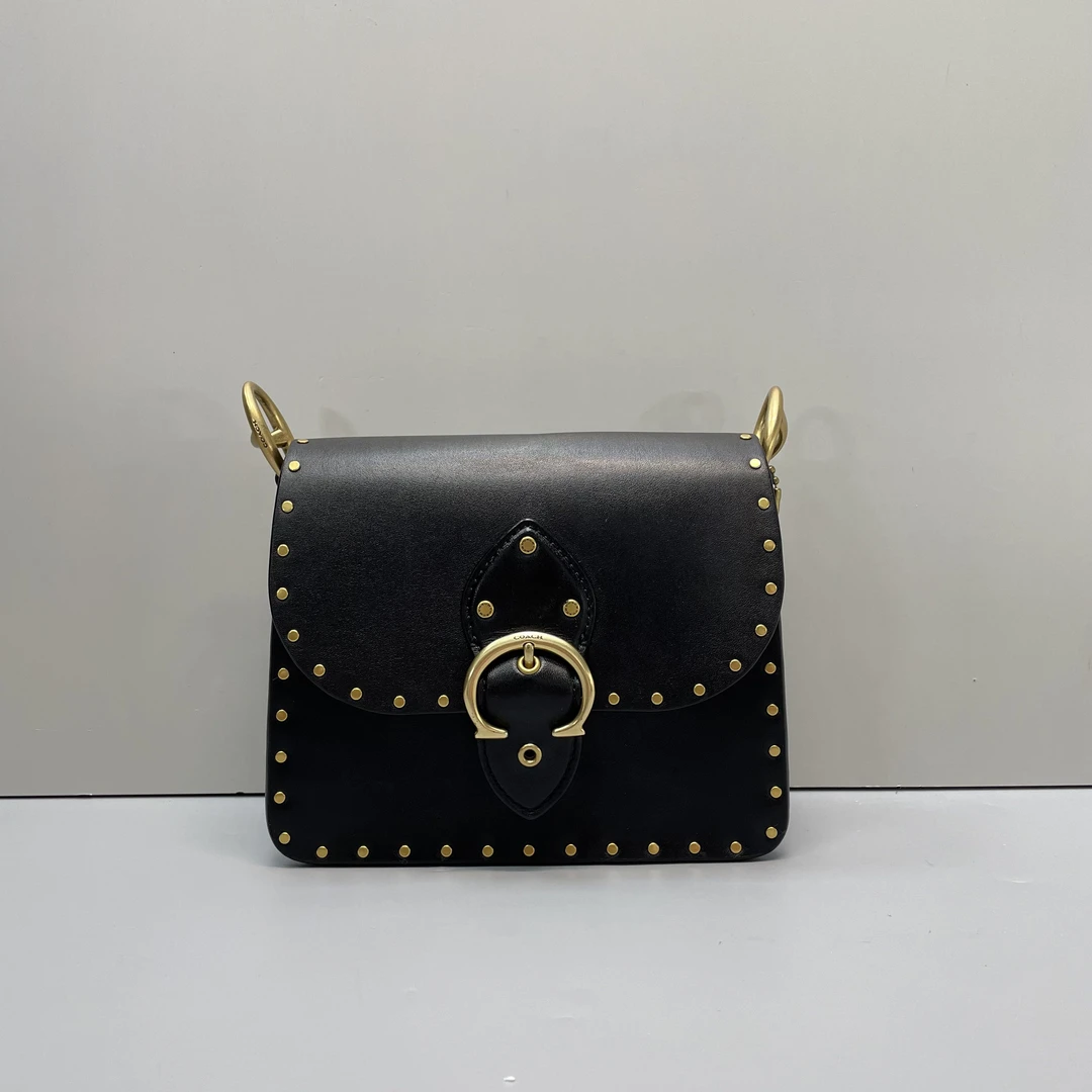 90新 COACH/蔻驰 小林/beat18铆钉黑色斜挎包18*16*7cmB011103