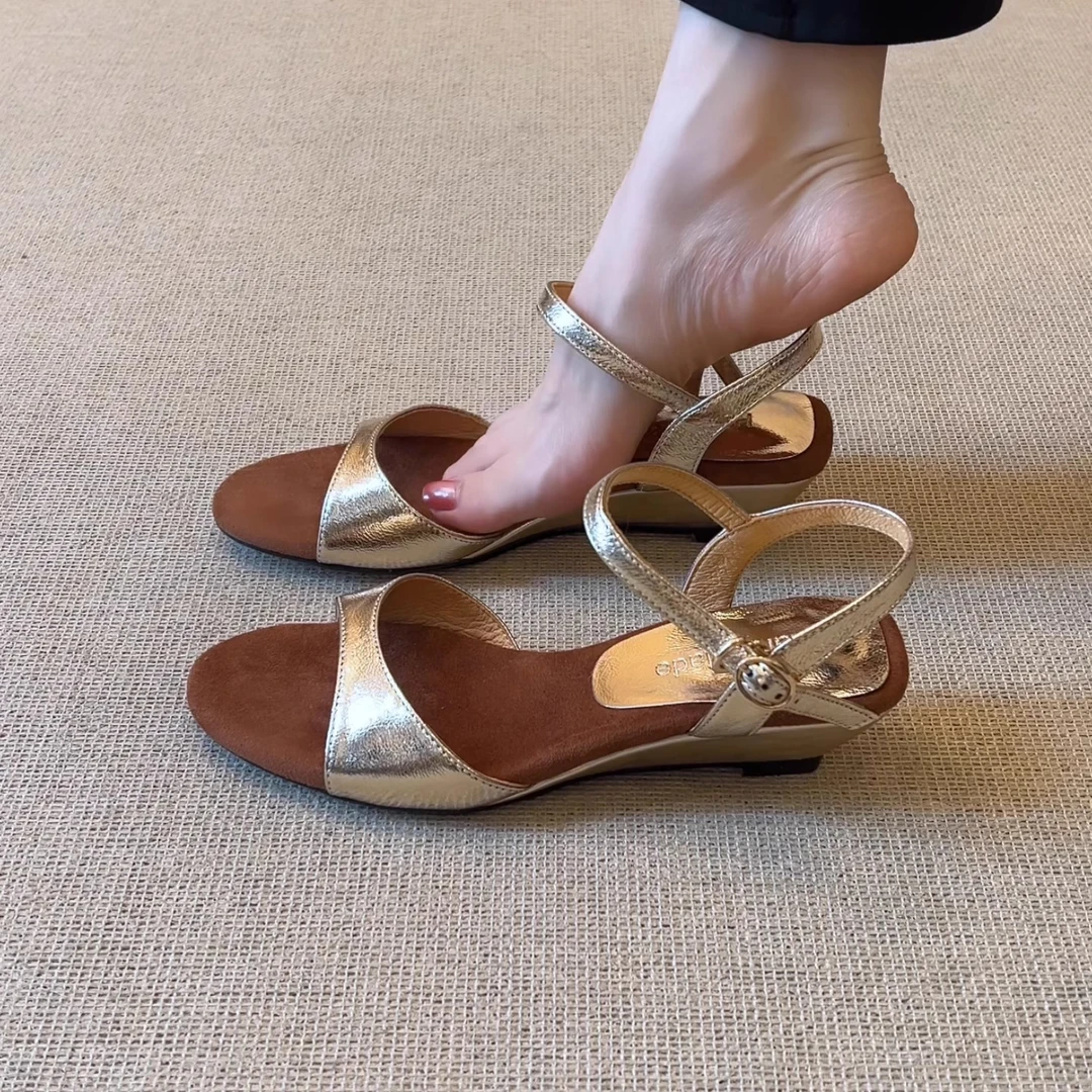 nnmiss/4cm极简法式复古圆头一字扣带时尚百搭坡跟露趾凉鞋