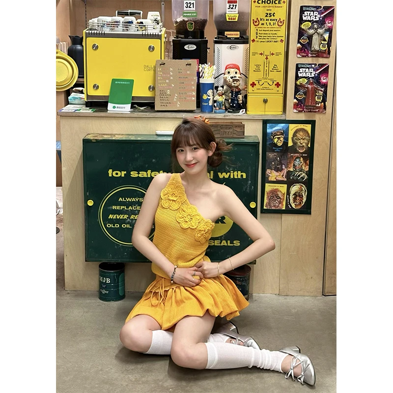 多巴胺穿搭女衣服立体钩花单肩针织背心上衣夏季蓬蓬花苞短裤裙