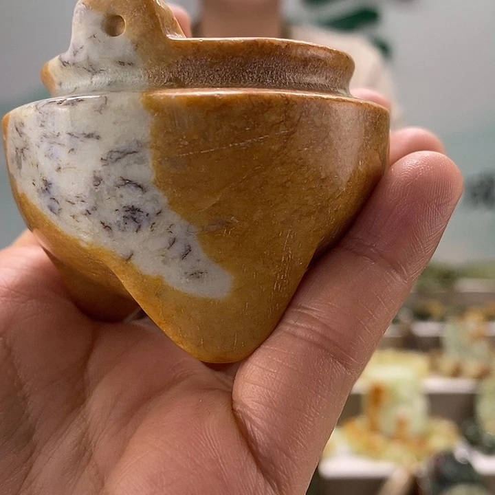 透闪石质玉把件未镶嵌