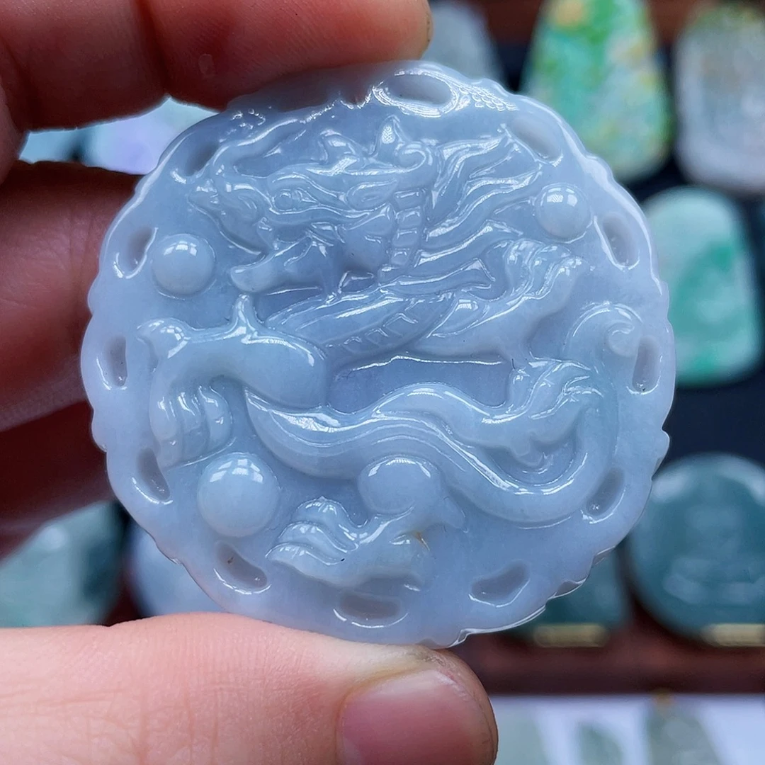 翡翠未镶嵌颈饰龙牌