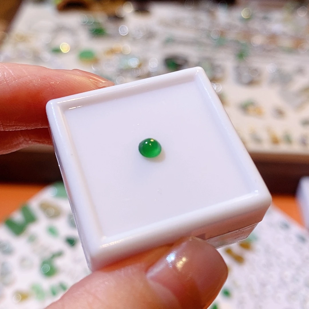 翡翠裸石E****G翡翠裸石