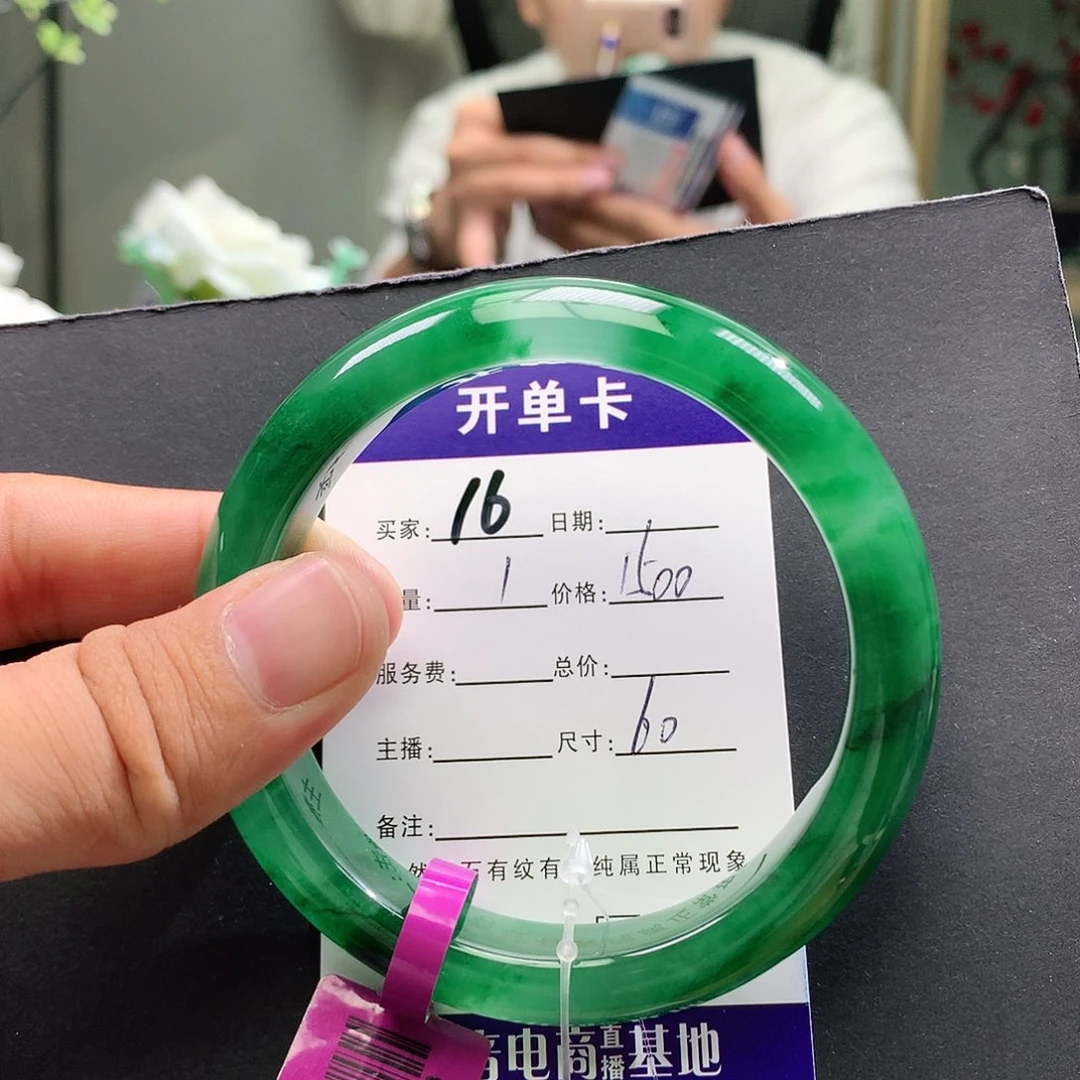 未镶嵌手镯石英质玉