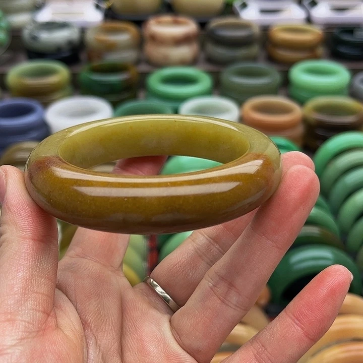 未镶嵌手镯（圆镯）石英质玉