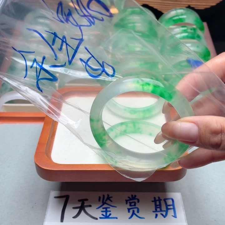 余****石英质玉未镶嵌手镯