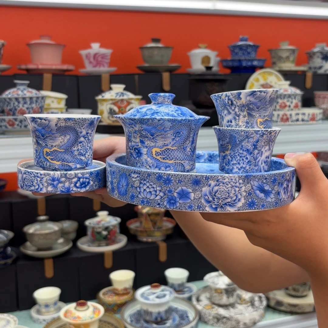 茶具是指由两块金属做成