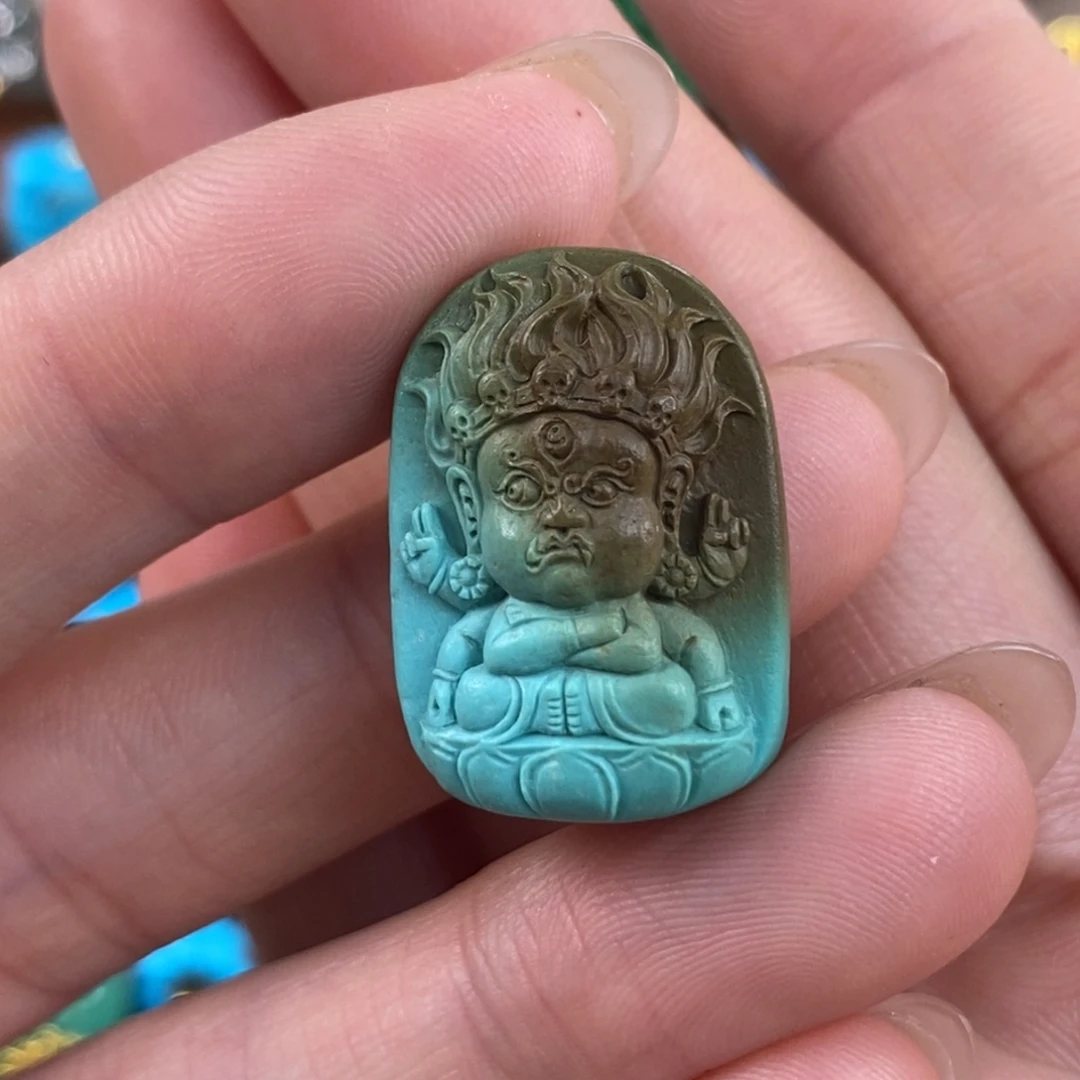 绿松石未镶嵌。大黑天