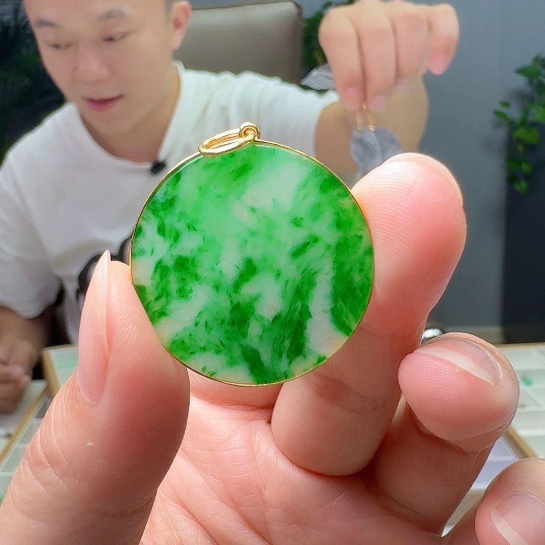吊坠(不含链)18K金镶嵌翡翠天然