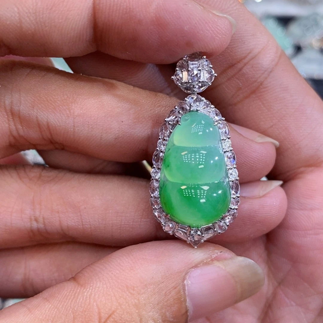 翡翠18K金镶嵌颈饰