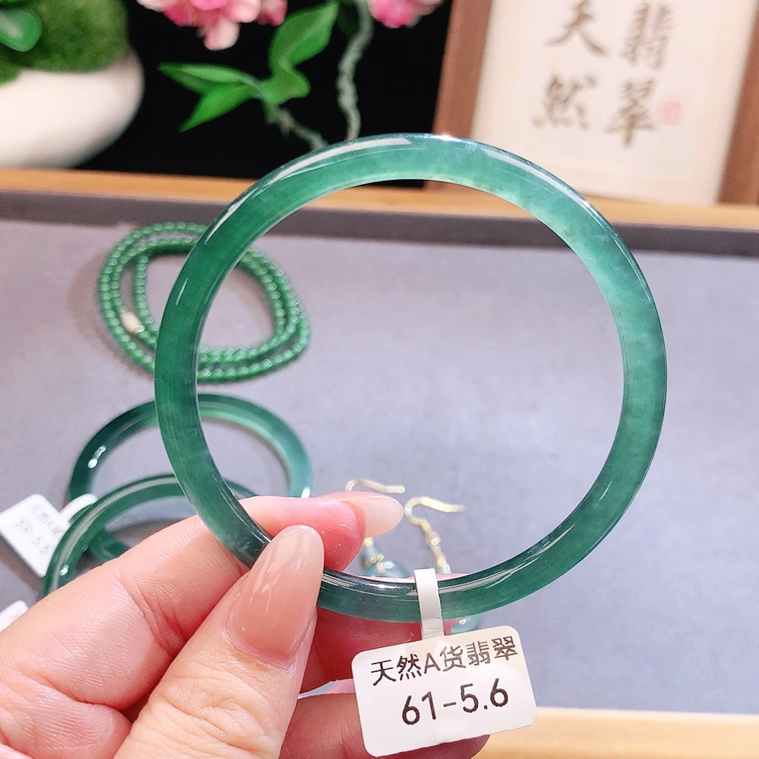 未镶嵌手镯（圆镯）翡翠