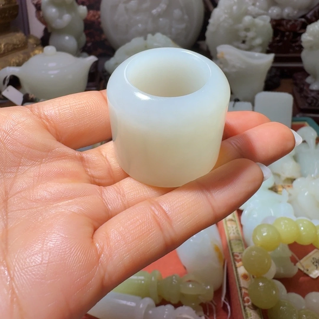 和田玉未镶嵌把件