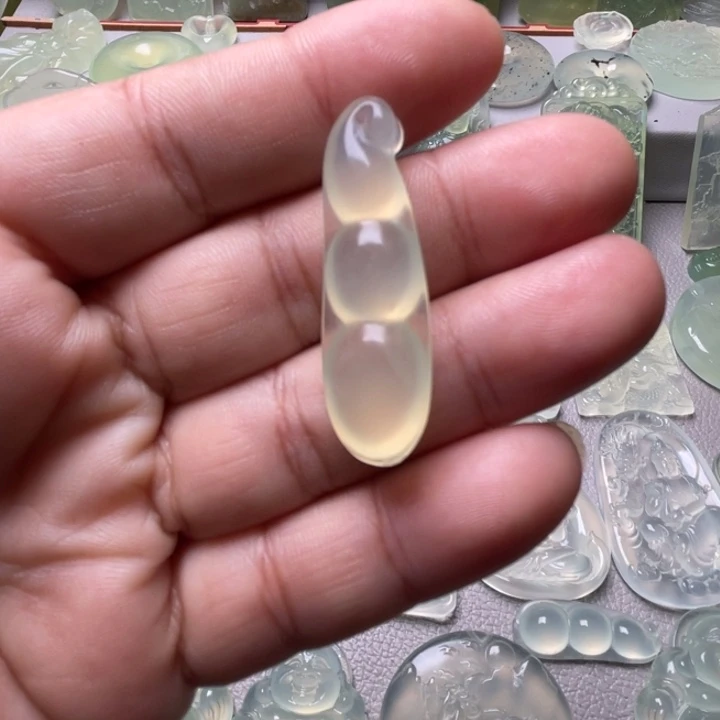 岫玉未镶嵌吊坠(赠链)
