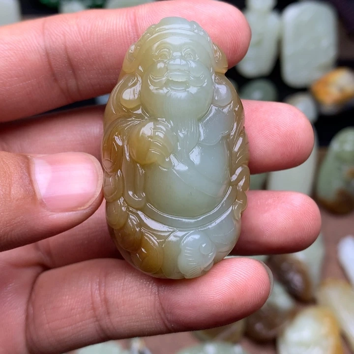 清***书和田玉（糖玉）未镶嵌颈饰