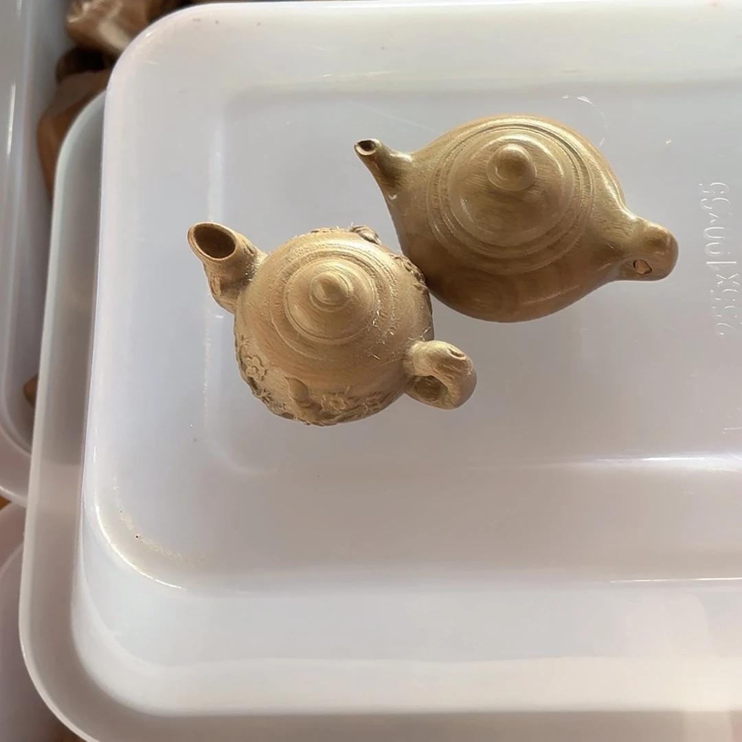 辉***9木绿檀木手把壶2个