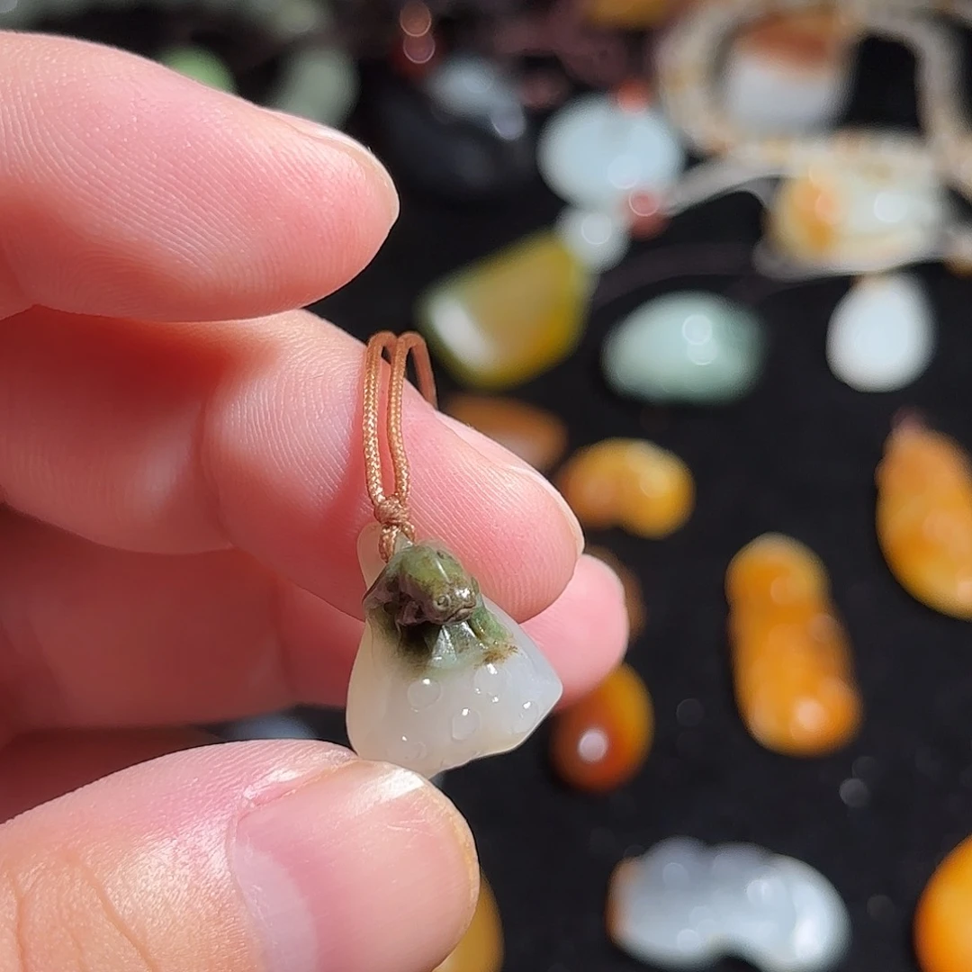 晓***园和田玉未镶嵌珠宝奇石