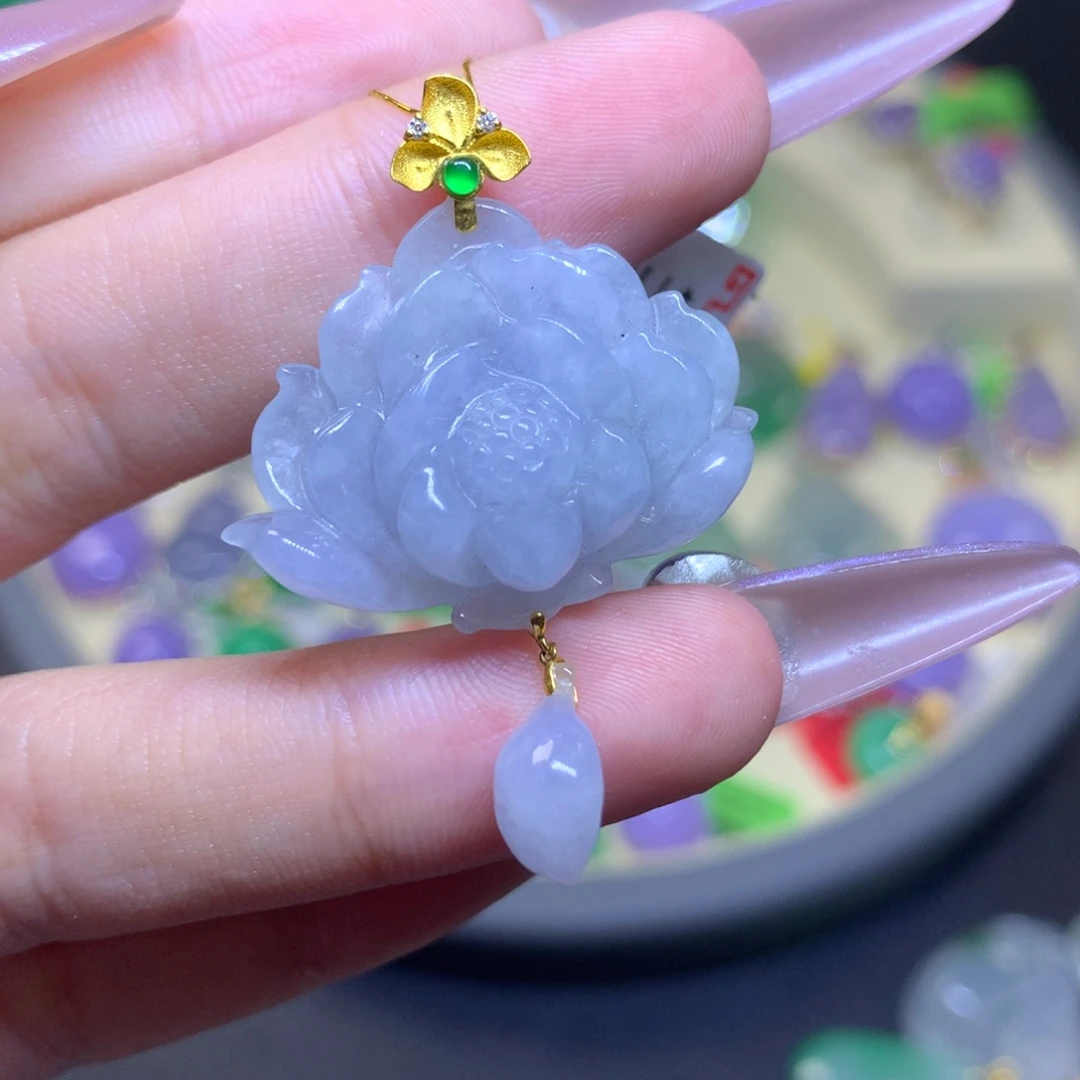 翡翠18K金镶嵌颈饰