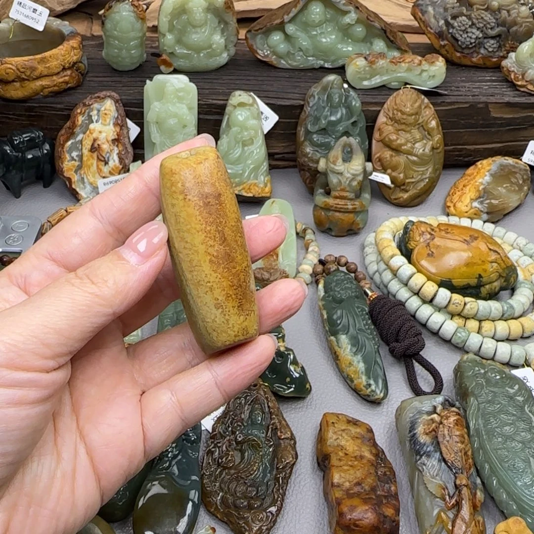 岫岩老玉（透闪石质玉）未镶嵌珠宝奇石