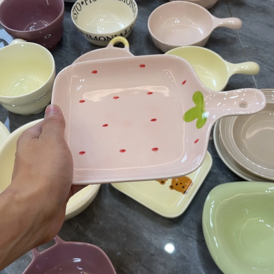 陶瓷微瑕餐具介意勿拍，满18飞！