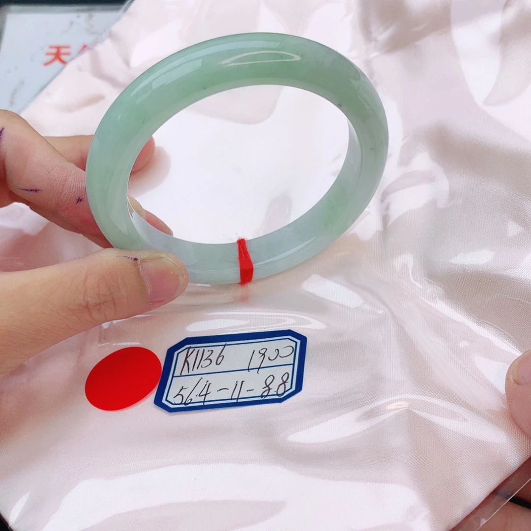 翡翠手镯未镶嵌翡翠