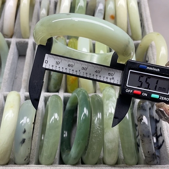 蛇纹石玉未镶嵌手镯268