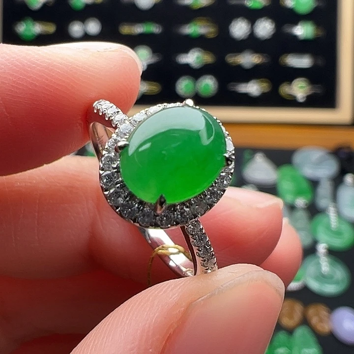 翡翠18K金镶嵌颈饰戒指